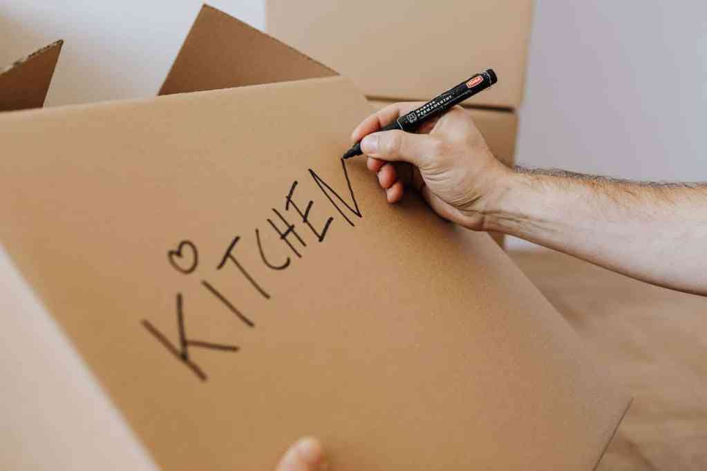 Labeling a kitchen box